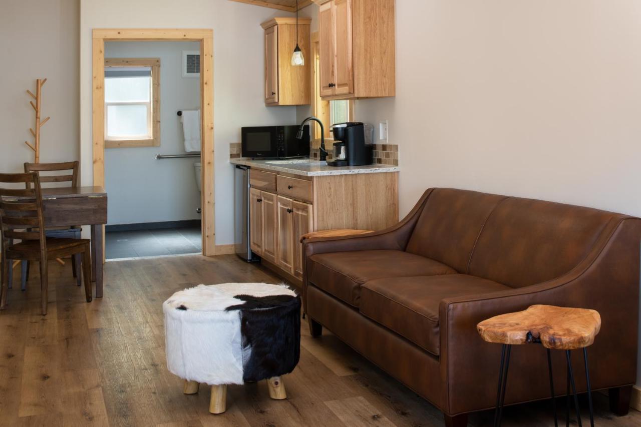 River Lodge And Cabins Boardman Екстериор снимка