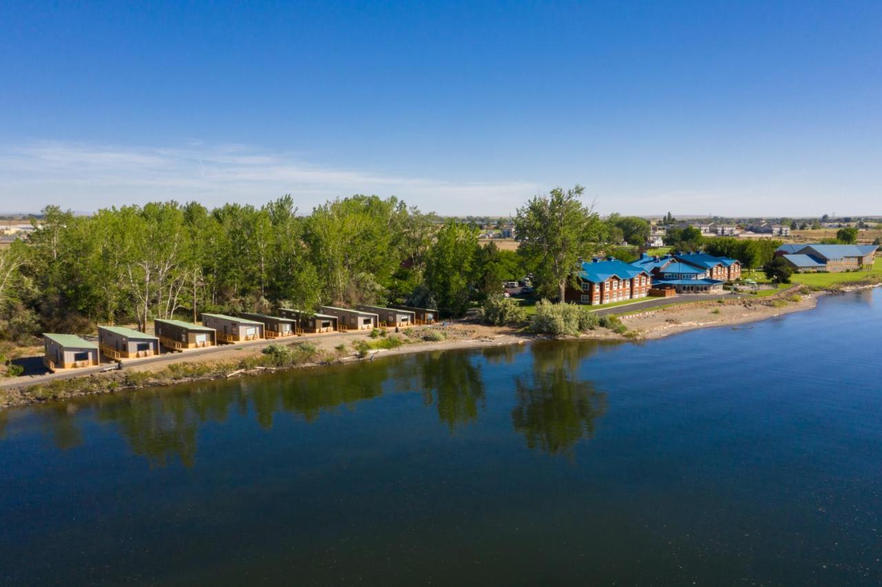 River Lodge And Cabins Boardman Екстериор снимка