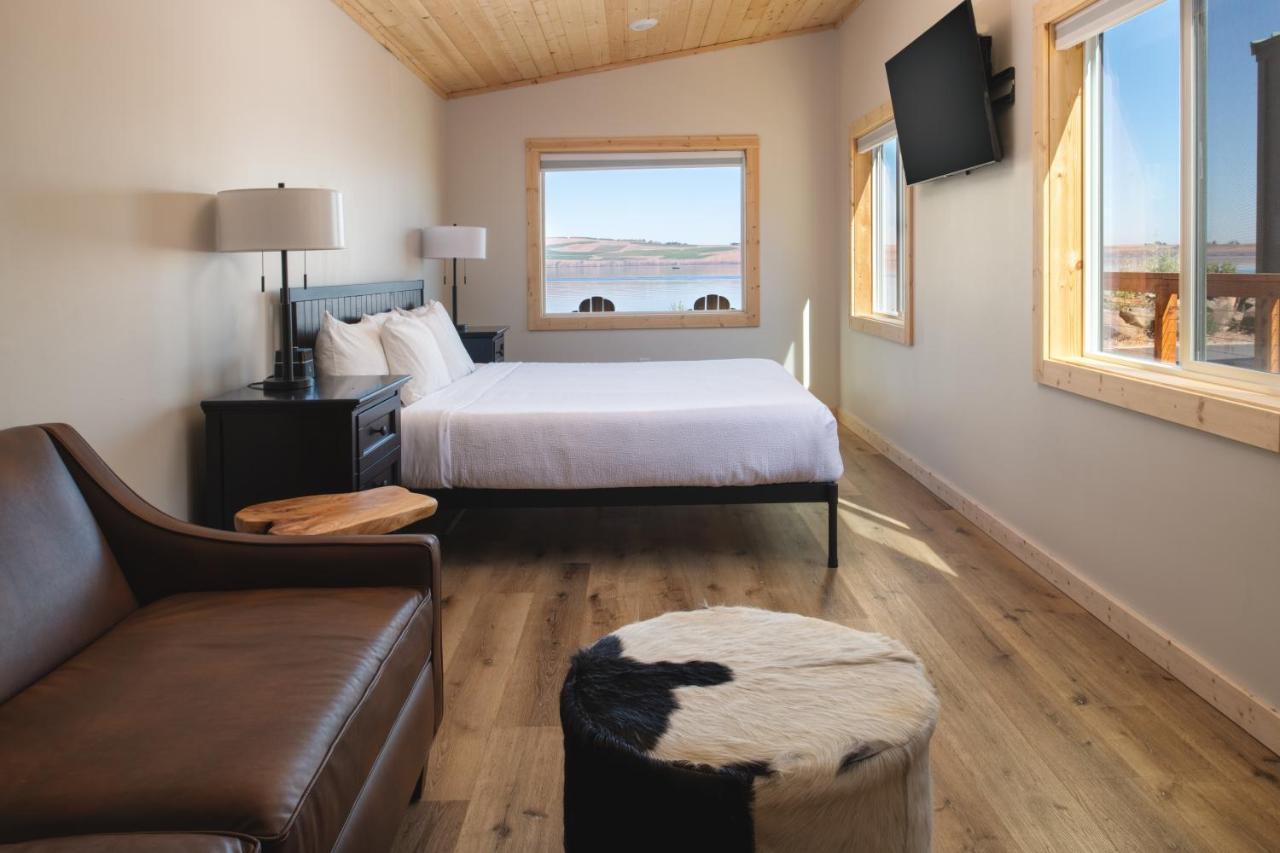 River Lodge And Cabins Boardman Екстериор снимка