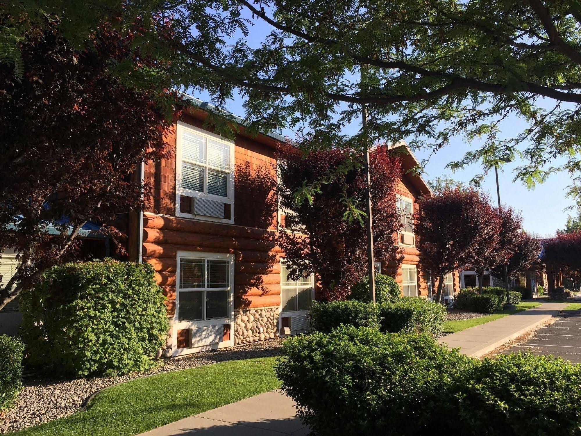 River Lodge And Cabins Boardman Екстериор снимка