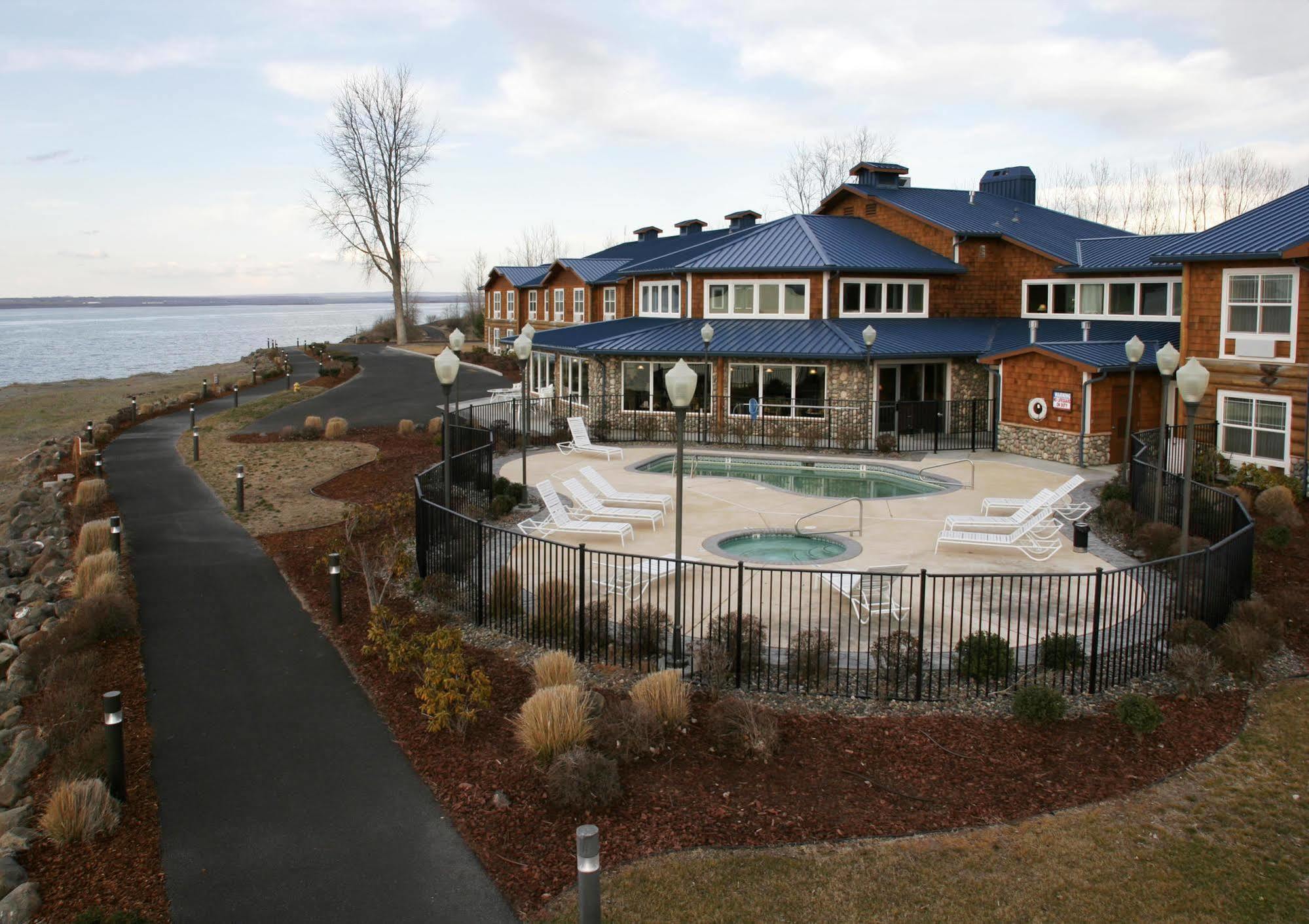 River Lodge And Cabins Boardman Екстериор снимка