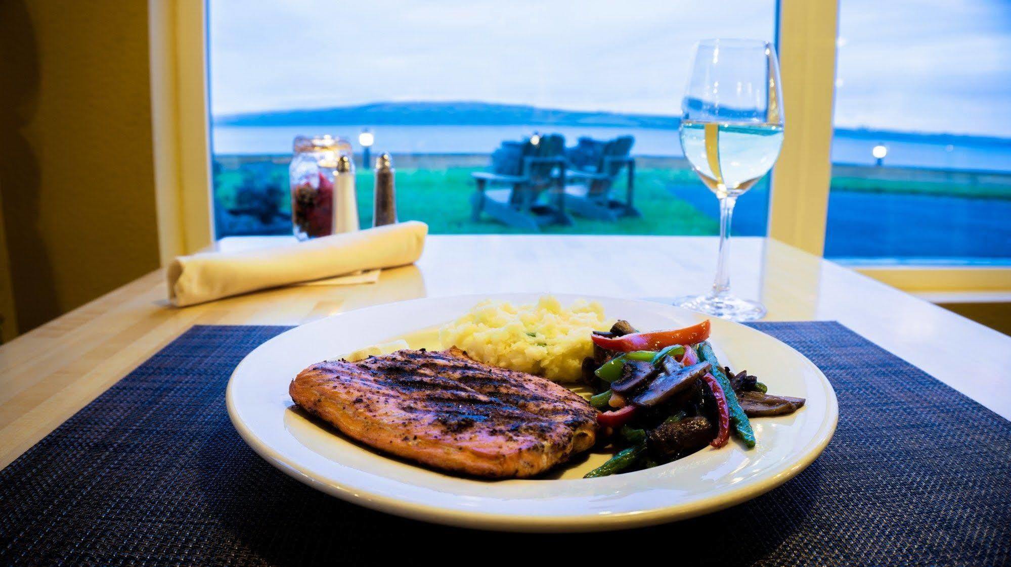 River Lodge And Cabins Boardman Екстериор снимка