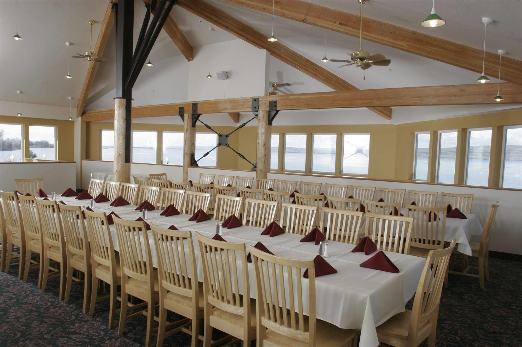 River Lodge And Cabins Boardman Екстериор снимка